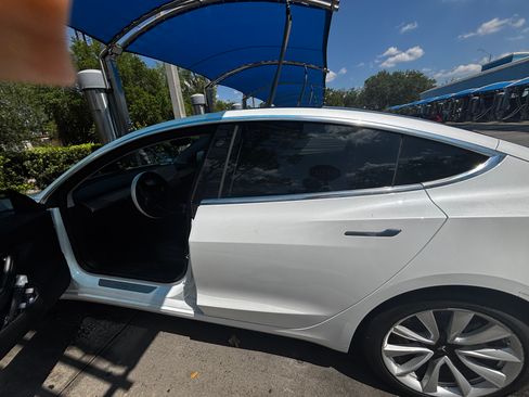 Used 2019 Tesla Model 3 Standard Range Plus image 3