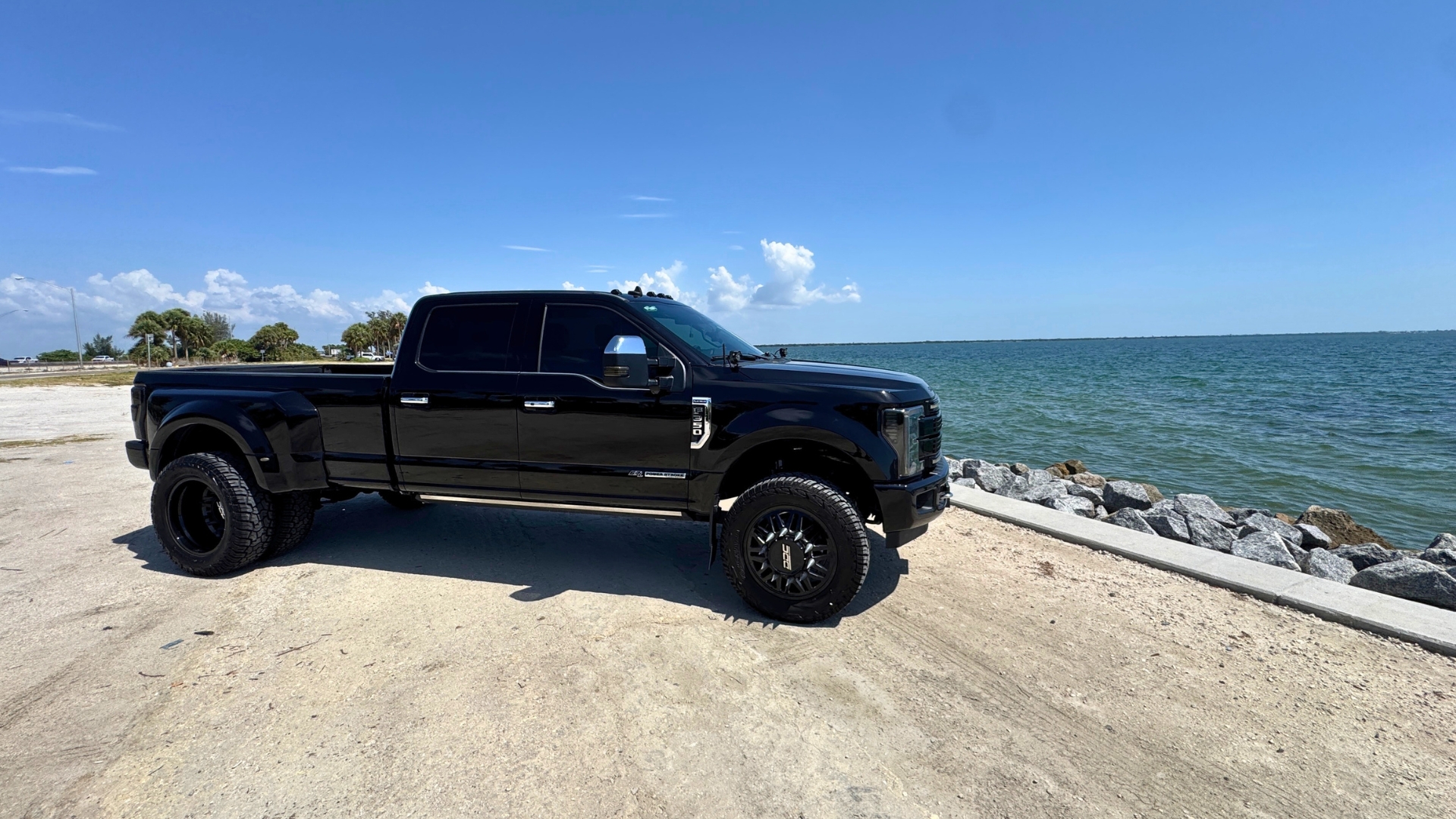Used 2019 Ford F350 4x4 Crew Cab DRW Super Duty image 9
