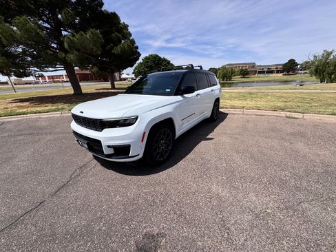 Used 2024 Jeep Grand Cherokee L Summit AWD/4WD image 6