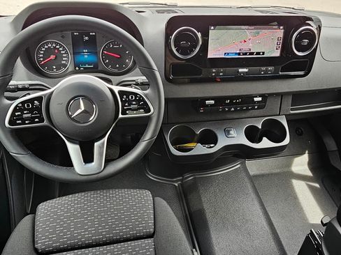 Used 2023 Mercedes-Benz Sprinter 2500 image 15