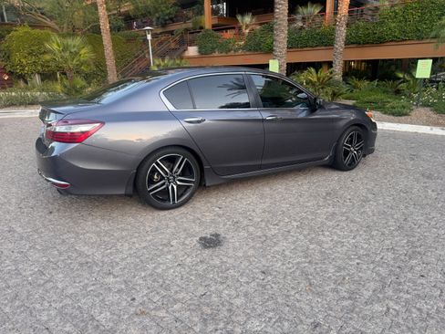 Used 2017 Honda Accord Sport image 4