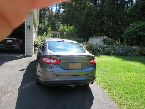 Used 2013 Ford Fusion SE FWD image 2