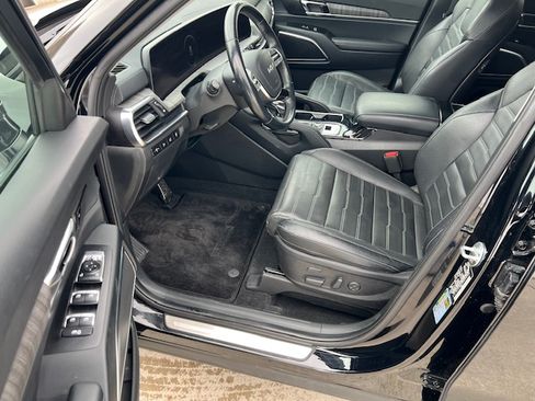 Used 2024 Kia Telluride SX Prestige w/ Towing Package image 11