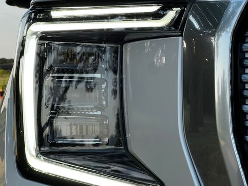 Used 2024 GMC Yukon Denali AWD/4WD image 6
