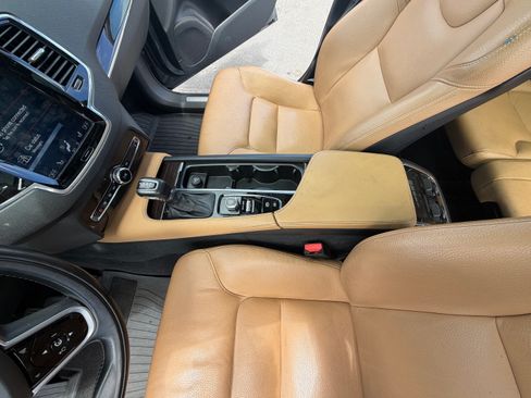 Used 2018 Volvo XC90 T6 Momentum w/ Convenience Package AWD/4WD image 12