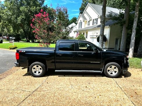 Used 2018 Chevrolet Silverado 1500 LT w/ All Star Edition AWD/4WD image 2