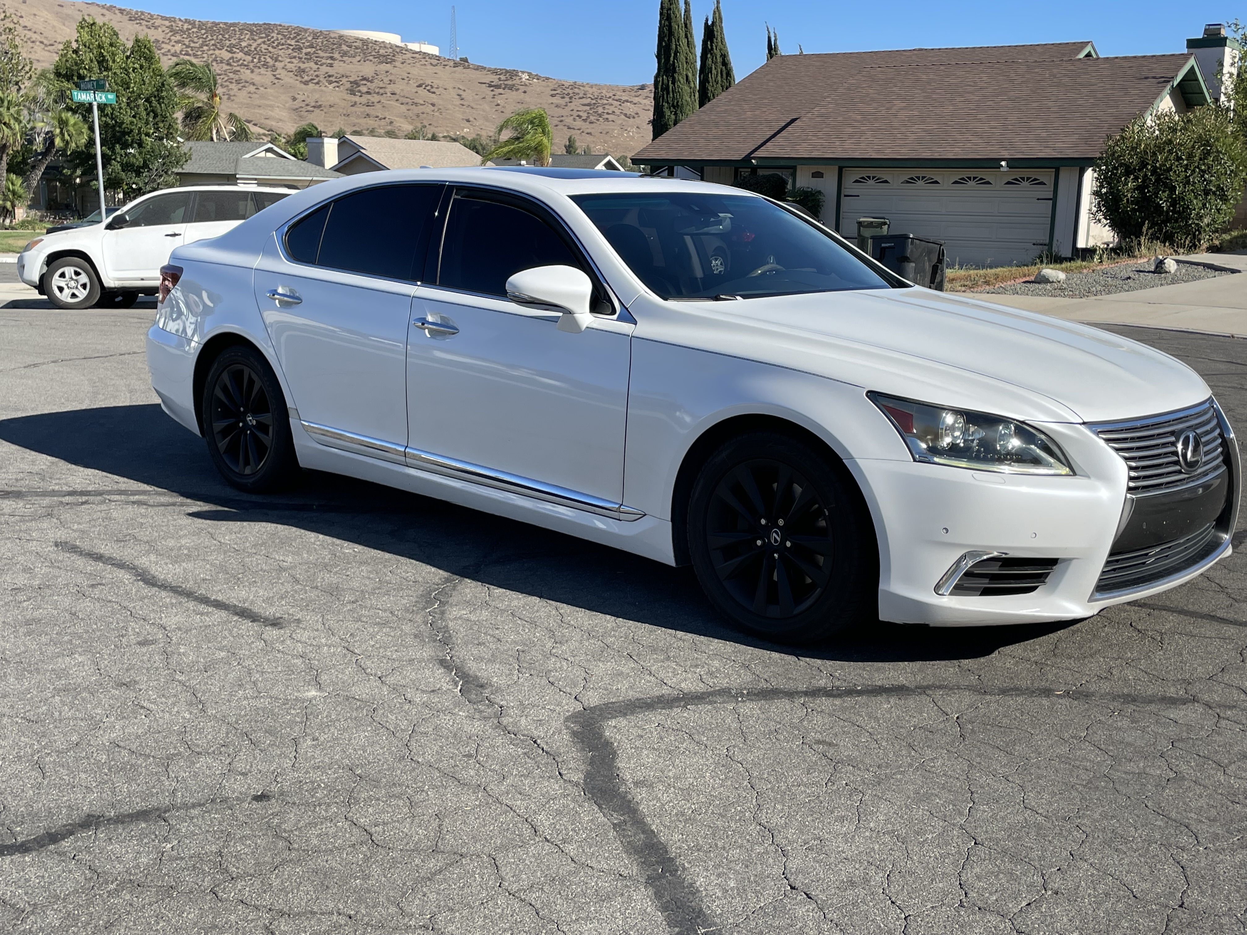 Used 2015 Lexus LS 460 w/ Comfort Package RWD image 6