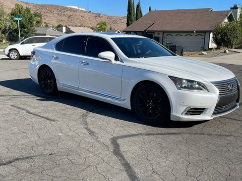 Used 2015 Lexus LS 460 w/ Comfort Package RWD image 6