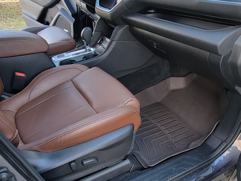 Used 2023 Subaru Ascent Touring image 9