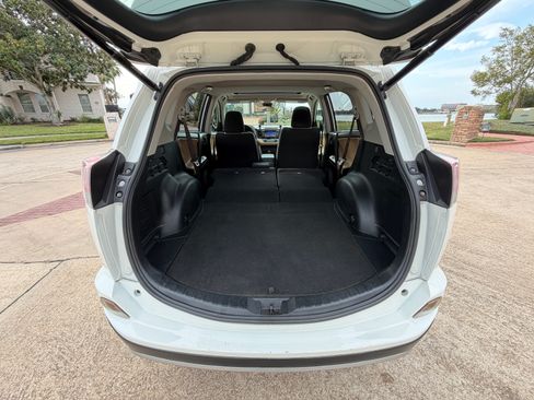 Used 2017 Toyota RAV4 XLE image 10