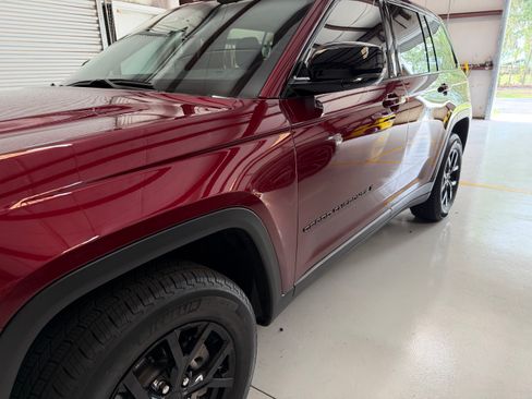 Used 2025 Jeep Grand Cherokee Altitude RWD image 14