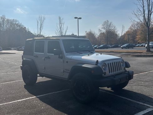 Used 2012 Jeep Wrangler Unlimited Sport image 8