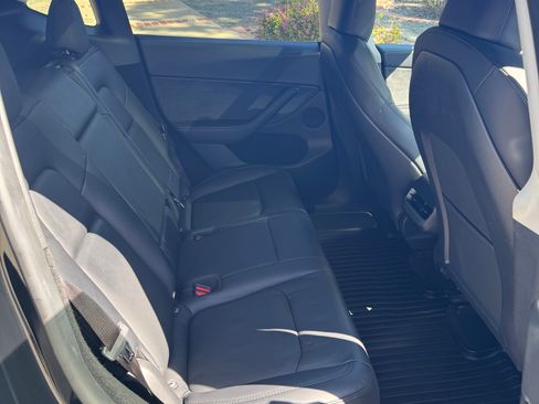 Used 2023 Tesla Model Y Long Range image 9