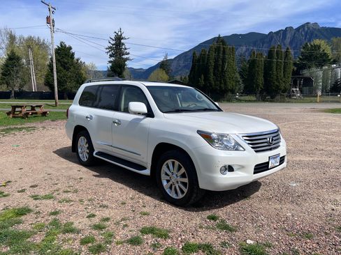 Used 2010 Lexus LX 570 4WD image 2