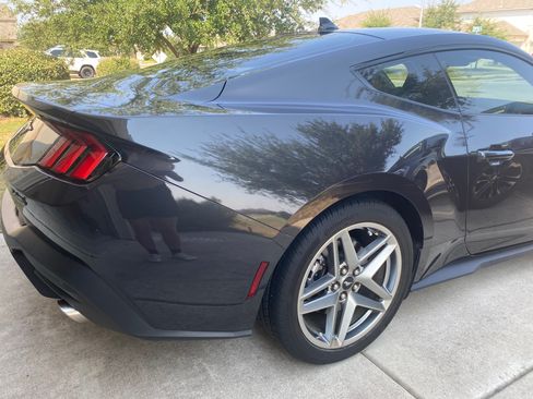 Used 2024 Ford Mustang Coupe image 4