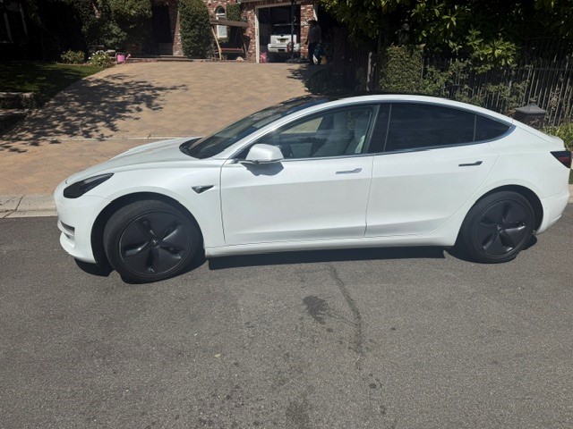Used 2018 Tesla Model 3 Mid Range RWD image 9