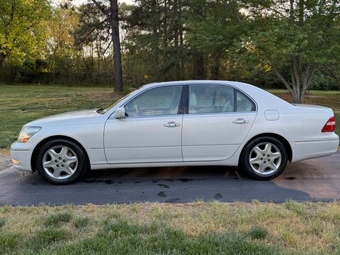 Used 2004 Lexus LS 430 RWD image 5