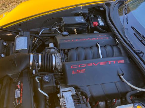 Used 2006 Chevrolet Corvette Coupe 2D image 17