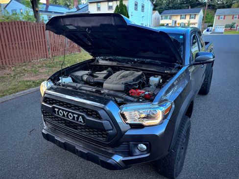 Used 2019 Toyota Tacoma TRD Off-Road AWD/4WD image 26