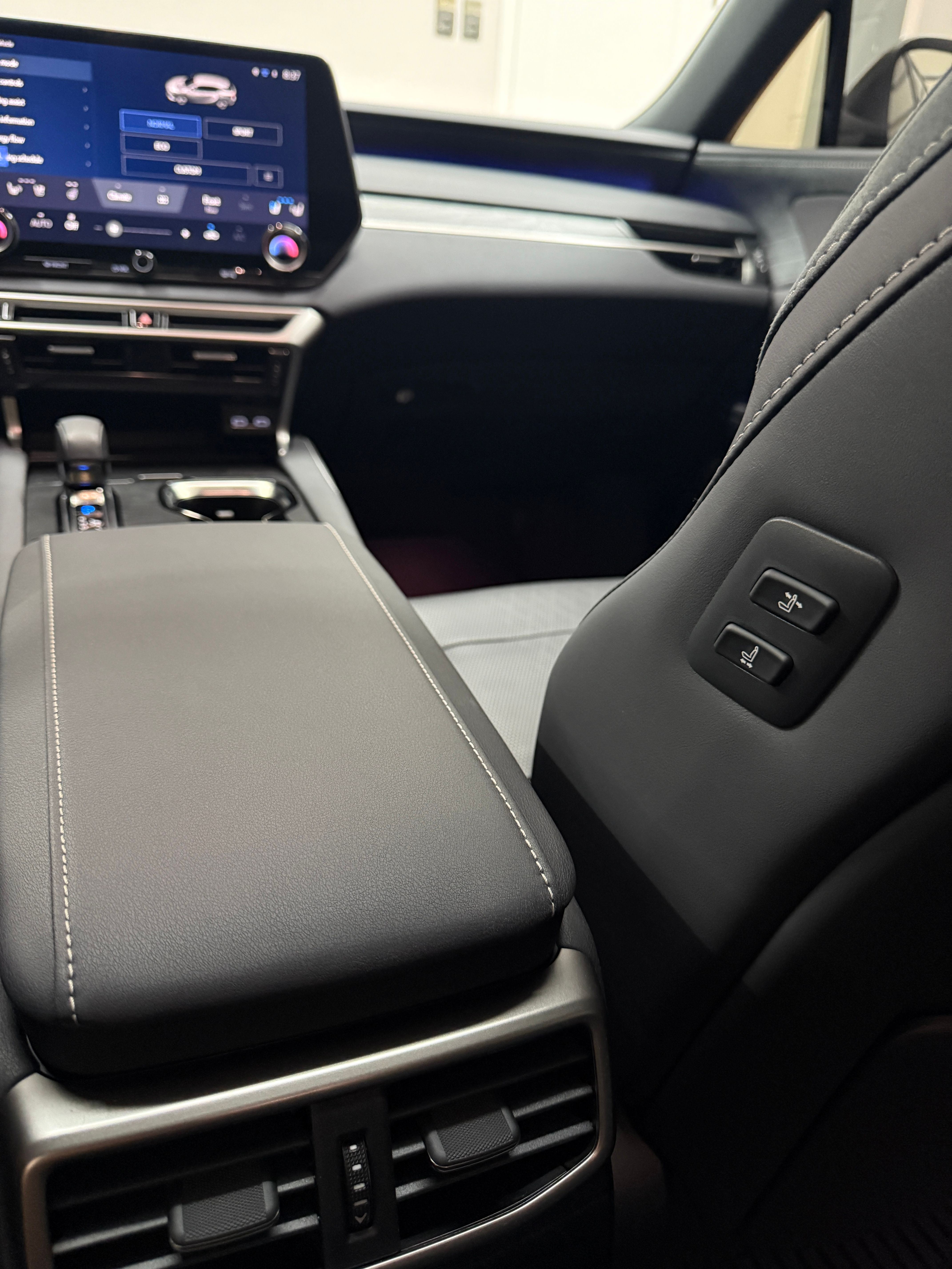 Used 2024 Lexus RX 450h AWD w/ Convenience Package image 18