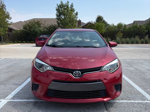 Used 2016 Toyota Corolla LE FWD image 2
