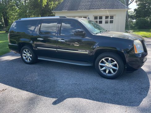 Used 2009 GMC Yukon XL Denali AWD/4WD image 5