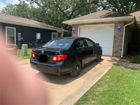 Used 2010 Toyota Corolla LE image 4