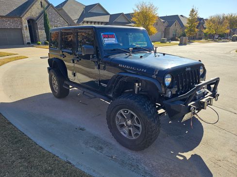 Used 2015 Jeep Wrangler Unlimited Rubicon w/ Connectivity Group image 2