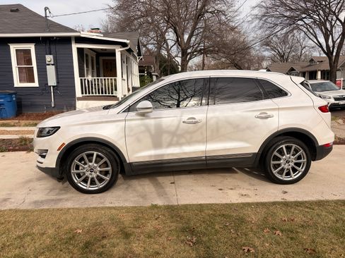 Used 2019 Lincoln MKC Reserve w/ MKC Technology Package image 2
