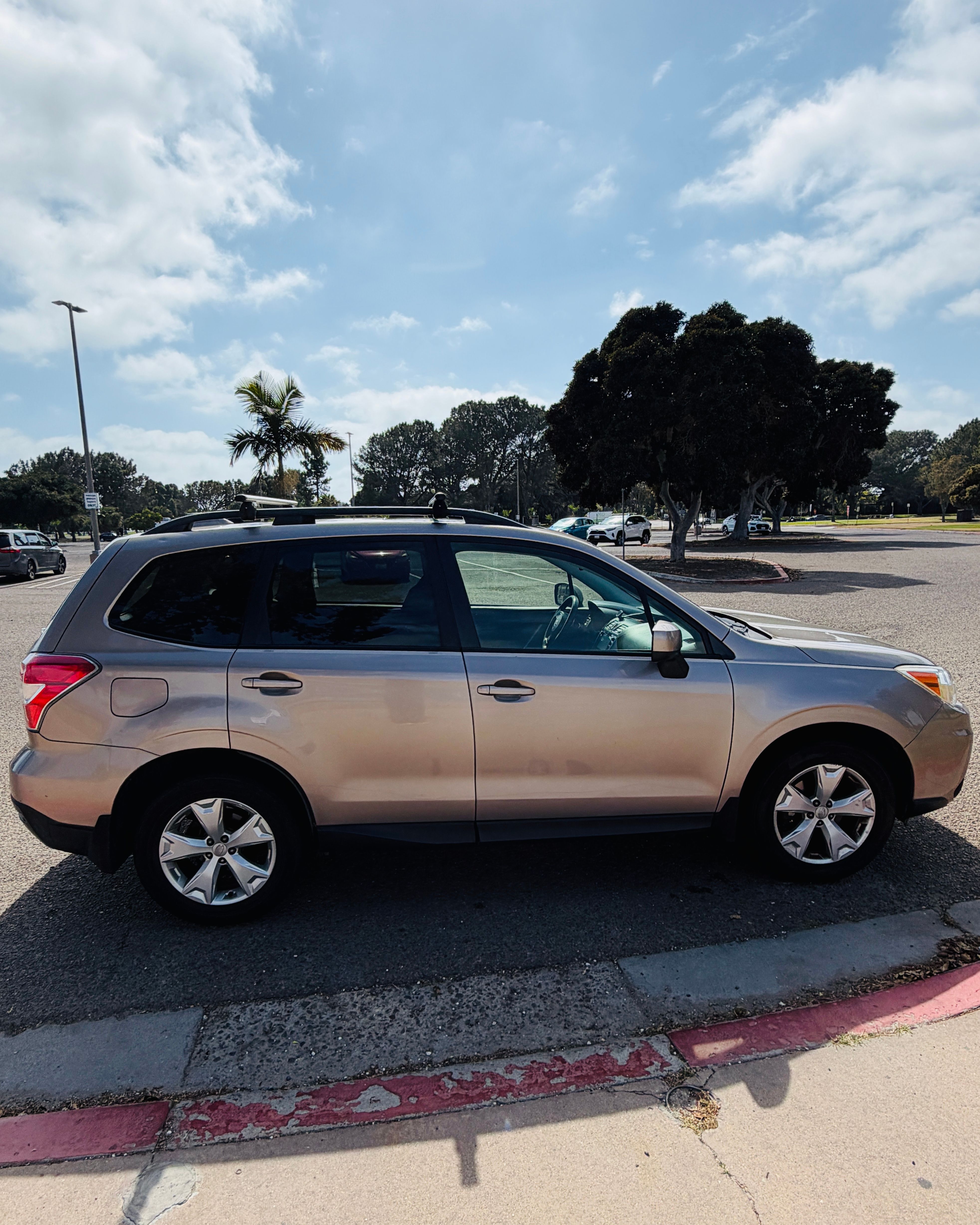Used 2016 Subaru Forester 2.5i Premium w/ All-Weather Package AWD/4WD image 6