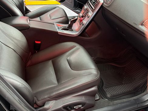 Used 2018 Volvo V60 T5 Cross Country w/ Convenience Package image 10