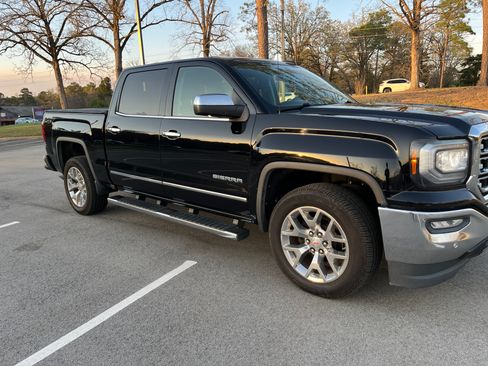 Used 2018 GMC Sierra 1500 SLT w/ SLT Premium Package image 2