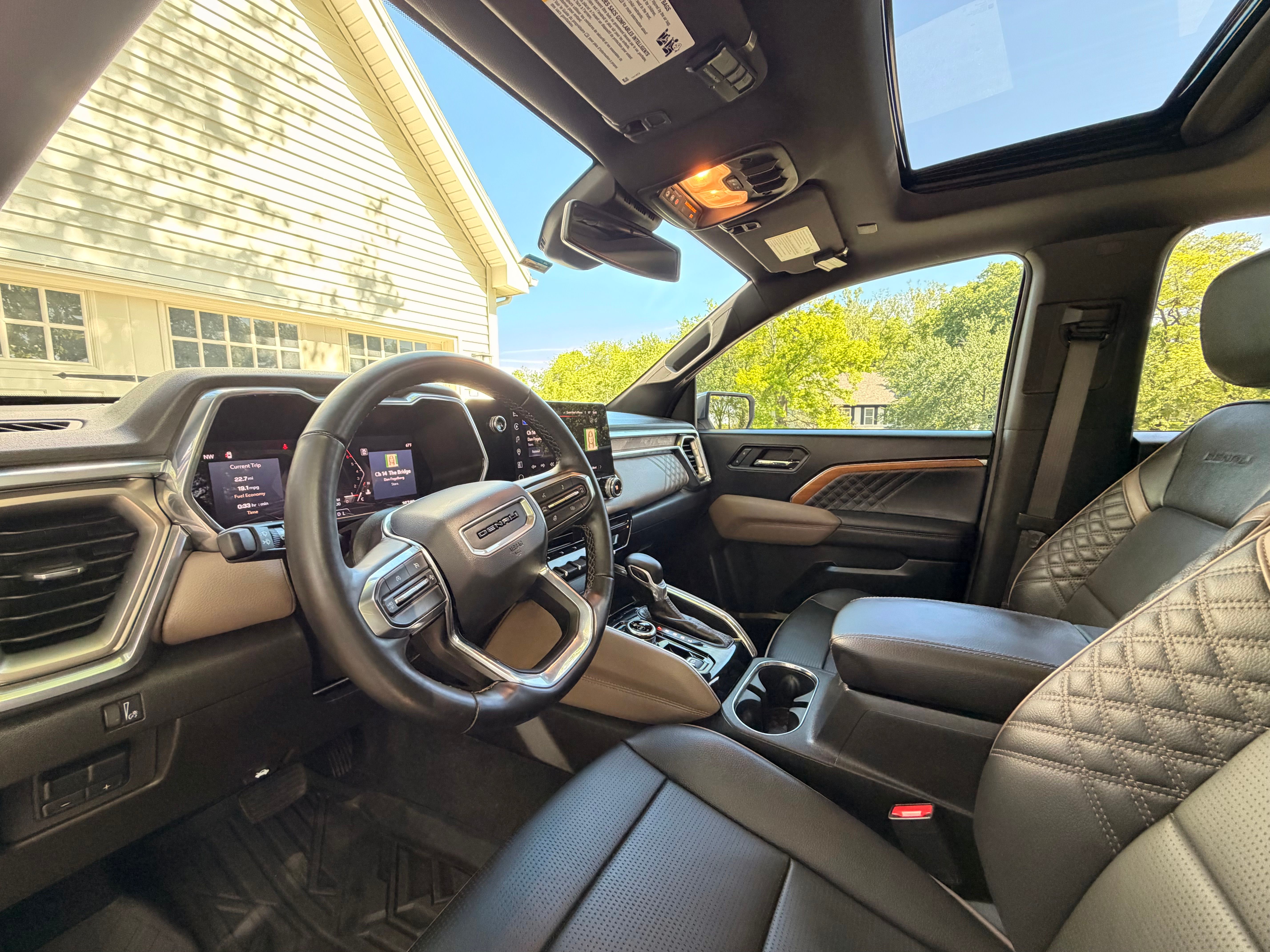 Used 2025 GMC Canyon Denali AWD/4WD image 12