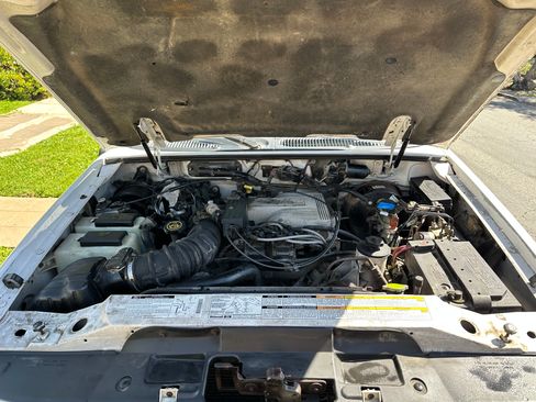 Used 2000 Ford Explorer Limited image 13