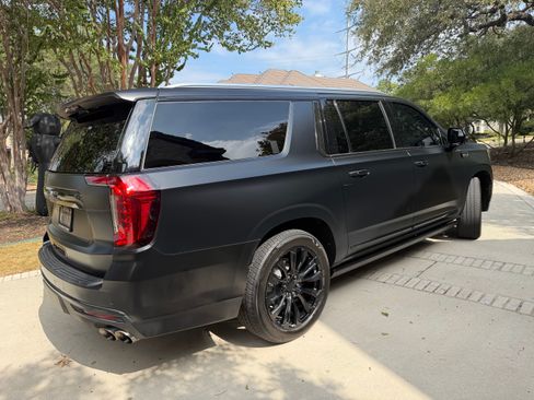 Used 2023 GMC Yukon XL Denali w/ Denali Reserve Package image 6