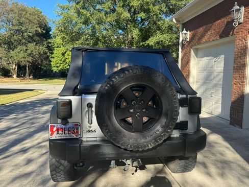 Used 2009 Jeep Wrangler Unlimited Rubicon image 13