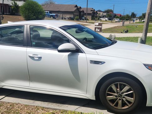 Used 2018 Kia Optima LX image 4