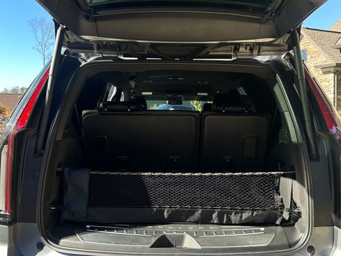 Used 2022 Cadillac Escalade Luxury w/ LPO, Illumination Package image 17