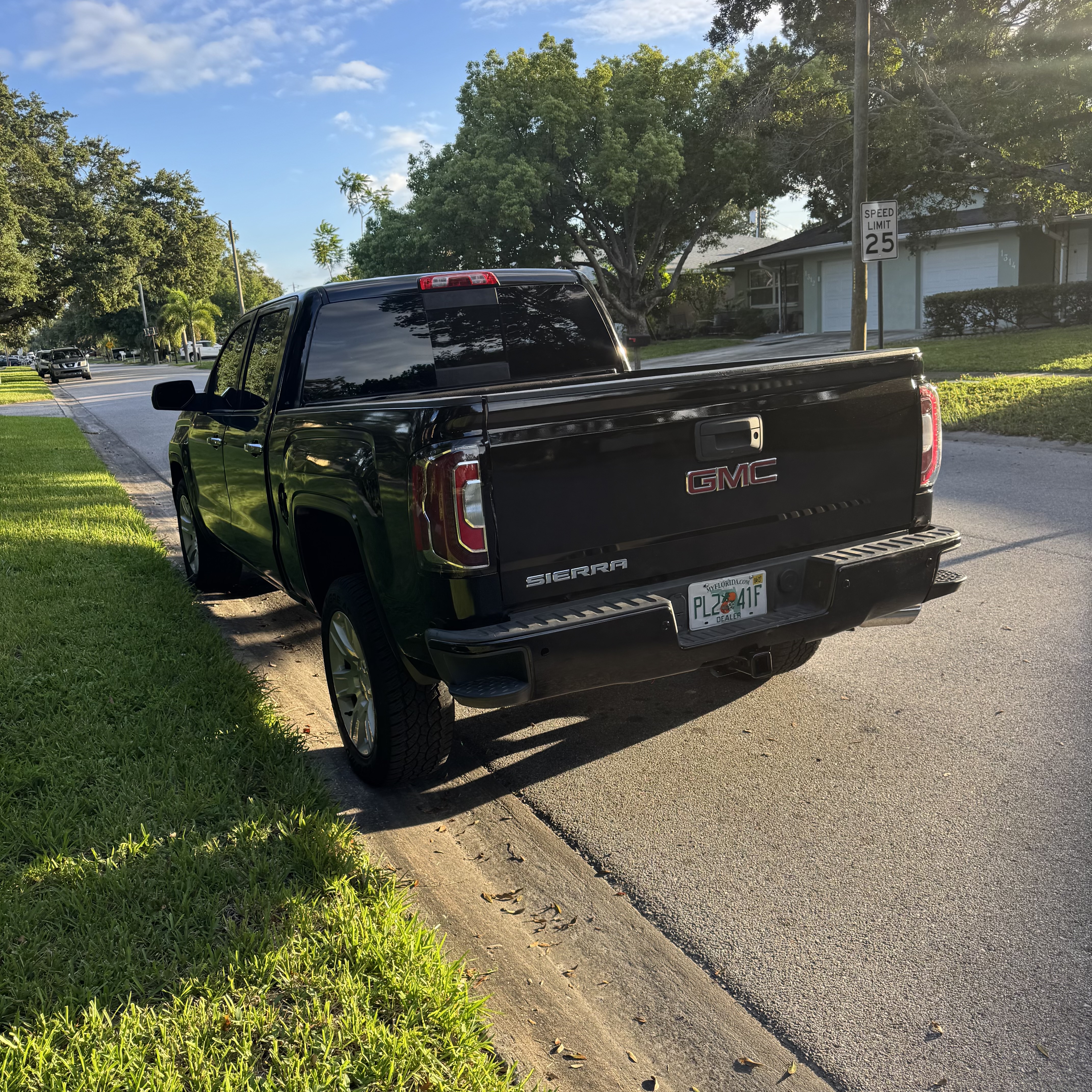 Used 2015 GMC Sierra 1500 Denali w/ Driver Alert Package AWD/4WD image 8