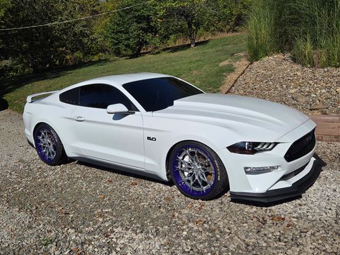 Used 2018 Ford Mustang GT w/ GT Performance Package image 9