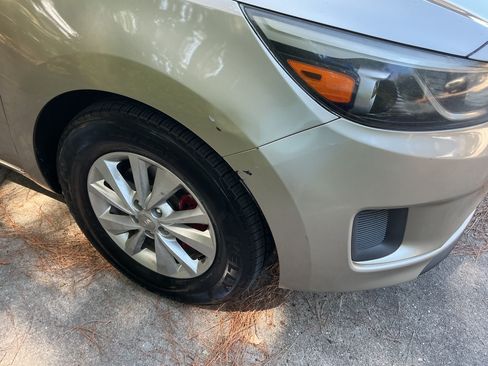 Used 2016 Kia Sedona LX w/ Option Group 020 FWD image 12
