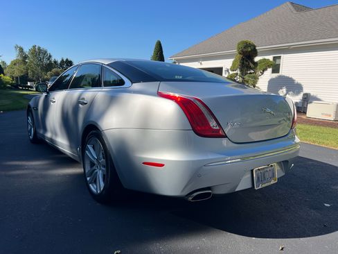 Used 2011 Jaguar XJ L image 9