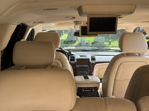 Used 2007 Cadillac Escalade ESV Platinum w/ Information Package image 8