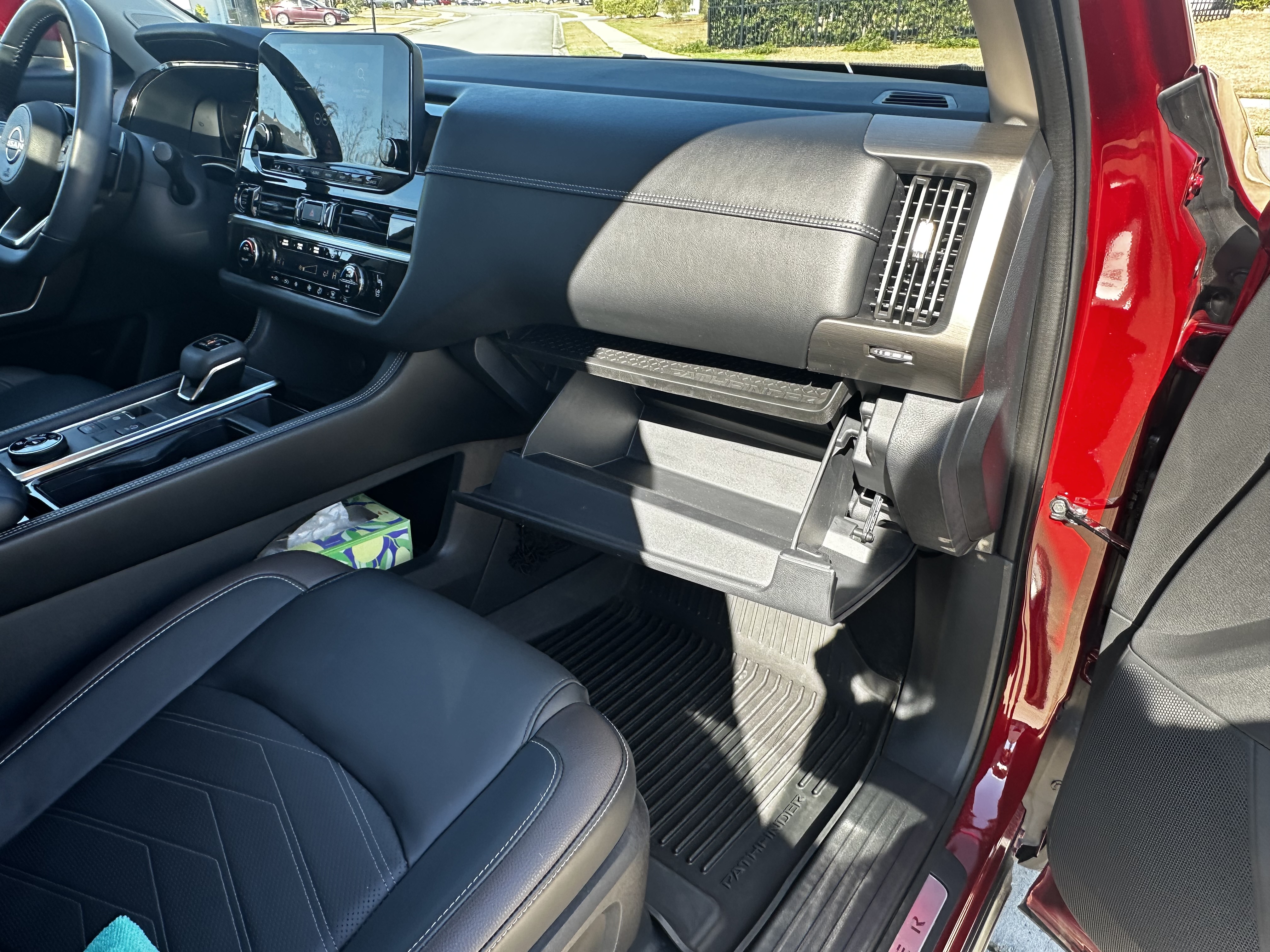 Used 2023 Nissan Pathfinder Platinum AWD/4WD image 15