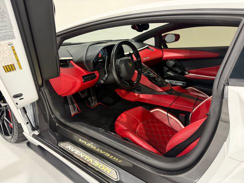 Used 2018 Lamborghini Aventador S image 10