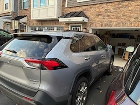 Used 2019 Toyota RAV4 Limited image 4