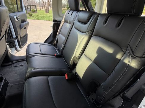 Used 2023 Jeep Wrangler Unlimited Sahara image 16