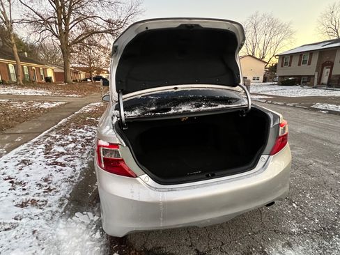 Used 2012 Toyota Camry SE image 8