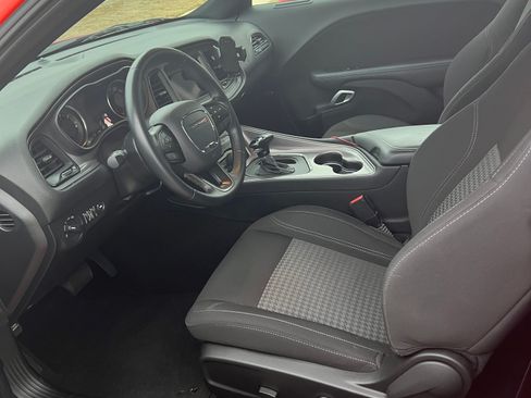 Used 2023 Dodge Challenger SXT image 11