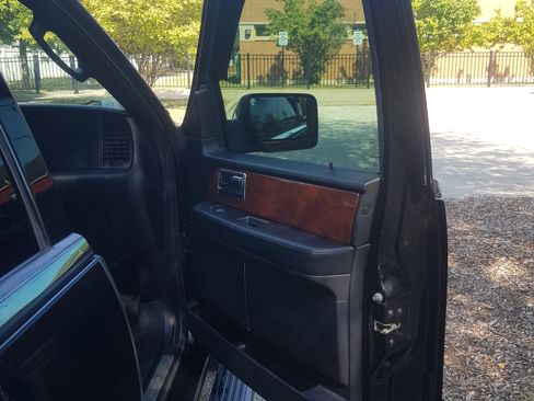 Used 2017 Lincoln Navigator L Select image 13